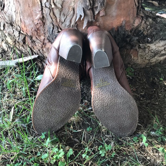 Brown distress vegan leather chunky heel boots✨ - Picture 7 of 9